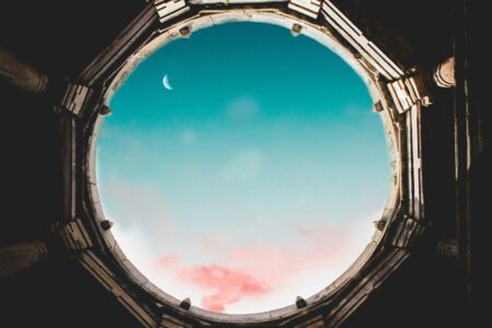 Nów Księżyca w październiku 2025 - kiedy wypada Księżyc w nowiu