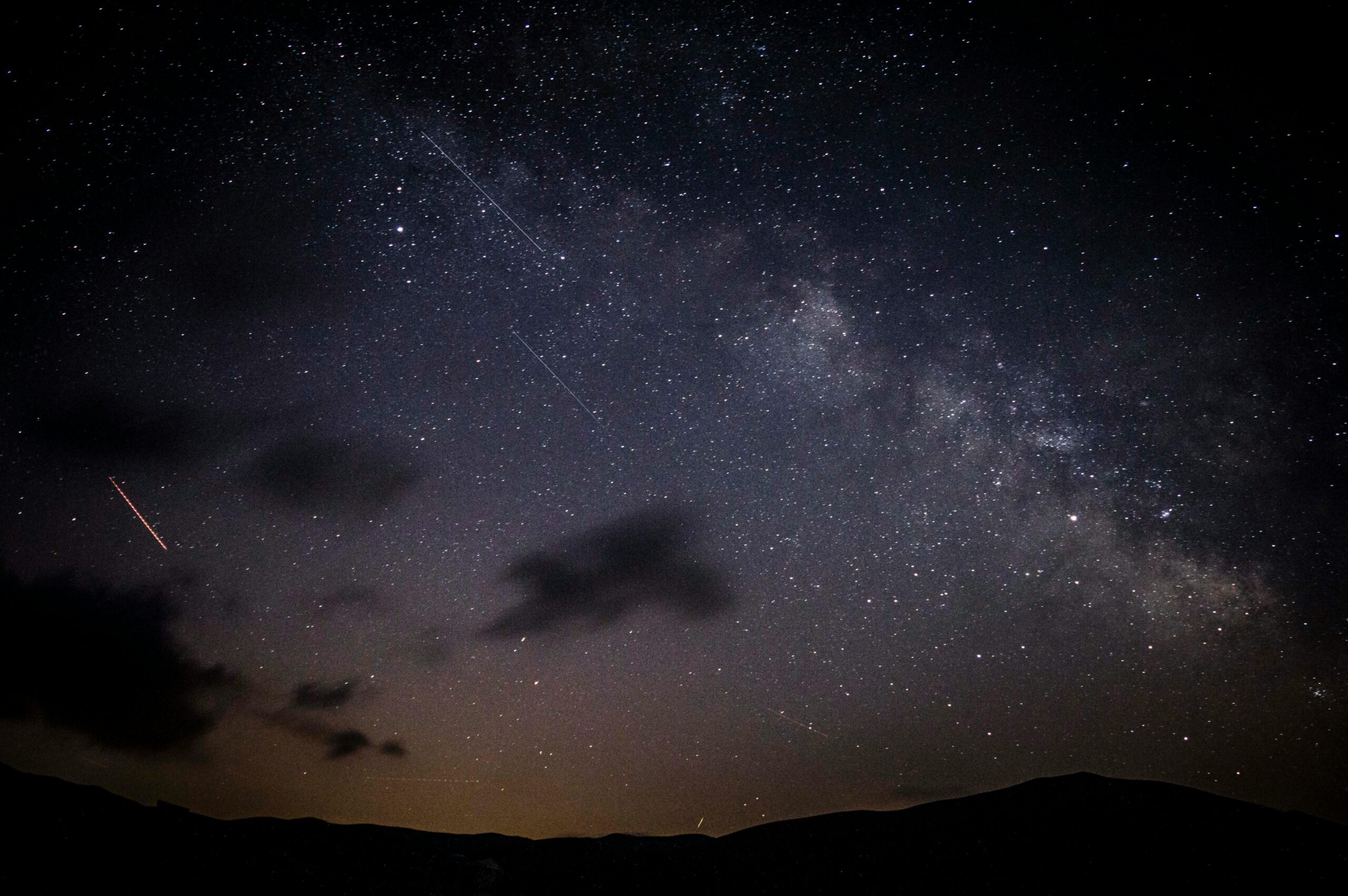 Orionidy 2025 - gdzie i kiedy oglądać rój meteorów