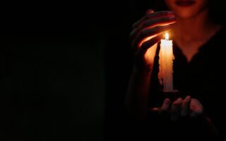 Wróżby na Halloween i Andrzejki - lanie wosku