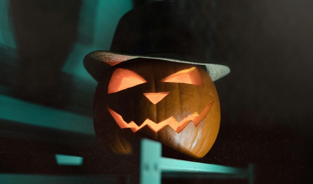 Wróżby na Halloween i Andrzejki - kapelusz cieni