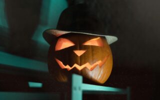 Wróżby na Halloween i Andrzejki - kapelusz cieni