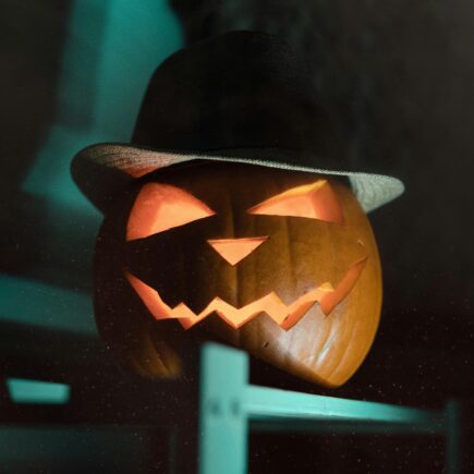 Wróżby na Halloween i Andrzejki - kapelusz cieni