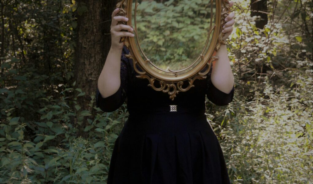 Wróżby na Halloween i Andrzejki - lustro