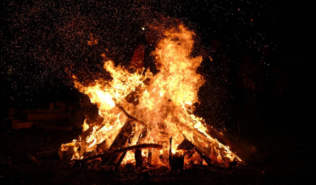 Co oznacza sen o pożarze i ogień we śnie? Sennik