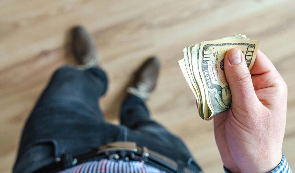 Co oznacza sen o pieniądzach - o kradzieży pieniędzy, wygranej pieniężnej i znalezieniu pieniędzy? Sennik