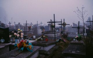 Sennik - co oznacza sen o zmarłej osobie - zmarłej mamie, ojcu, babci, dziadku i rozmowie ze zmarłym?