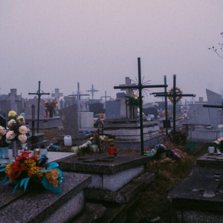 Sennik - co oznacza sen o zmarłej osobie - zmarłej mamie, ojcu, babci, dziadku i rozmowie ze zmarłym?