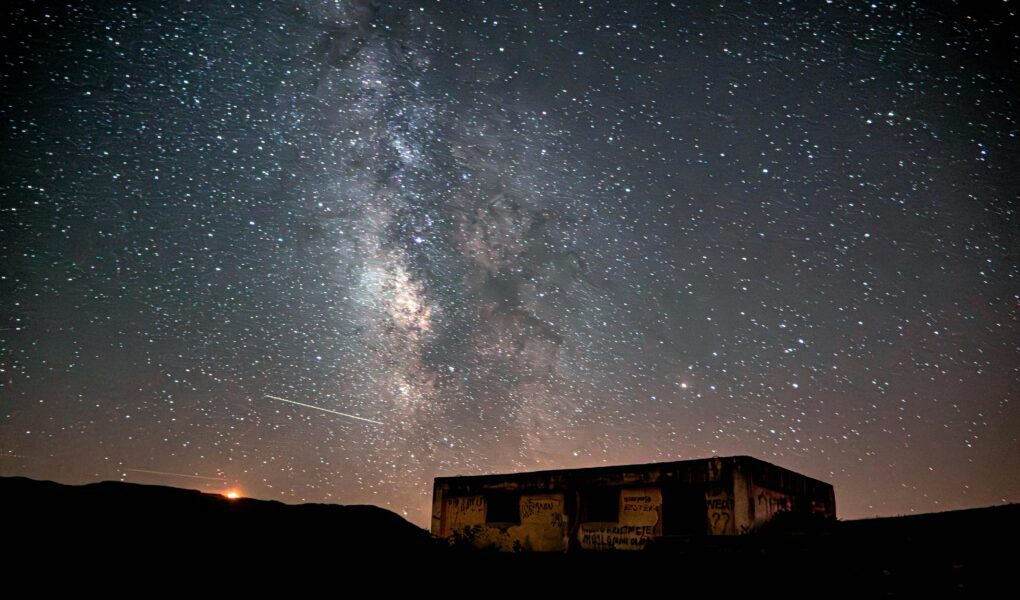 Geminidy 2025 - kiedy i gdzie oglądać rój meteorów?