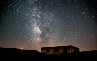 Geminidy 2025 - kiedy i gdzie oglądać rój meteorów?