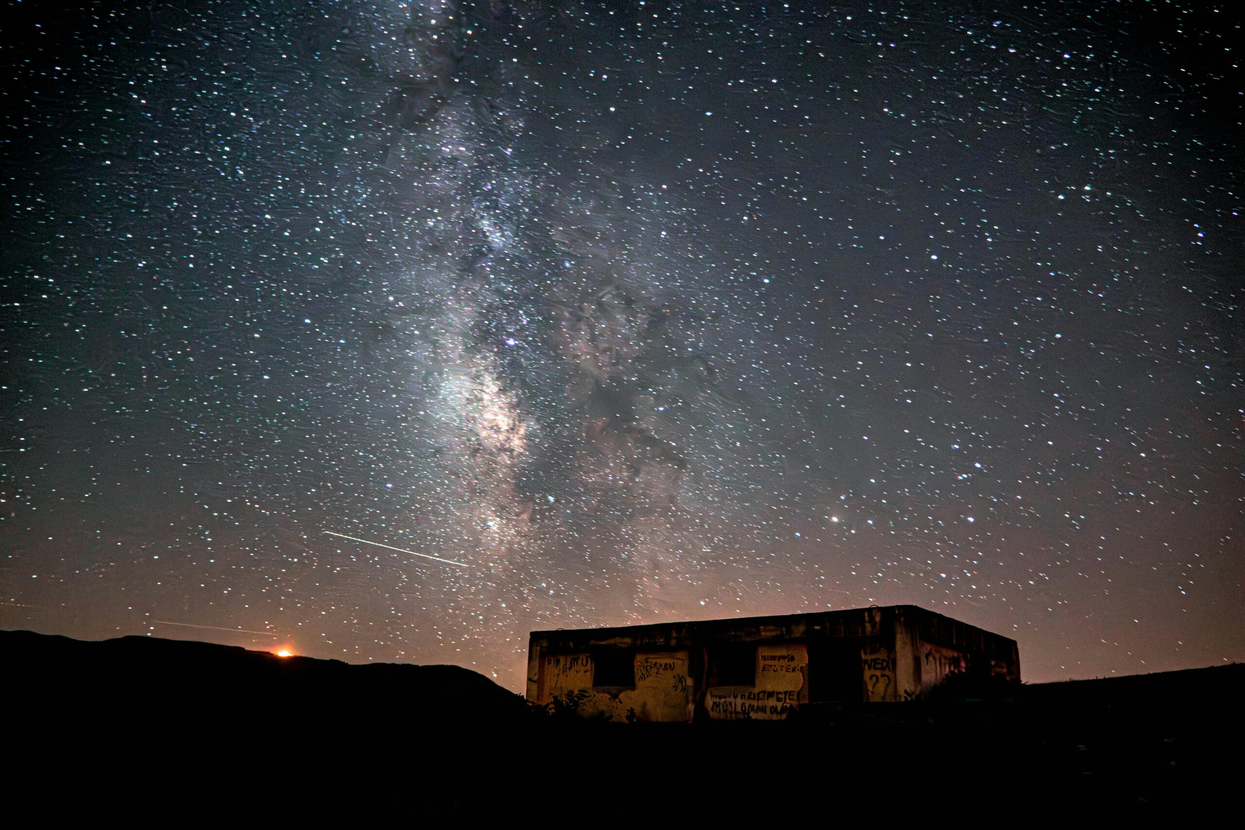 Geminidy 2025 - kiedy i gdzie oglądać rój meteorów?