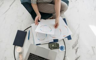 Jak obliczyć i czytać kosmogram krok po kroku? Kalkulator i oblicz kosmogram